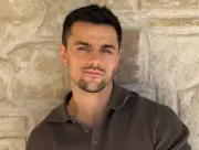 Felipe Simas é cotado para especial de comédia sobre evangélicos na Netflix
