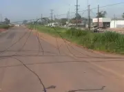 Ferida no pescoço por fios após caminhão derrubar poste em Rorainópolis