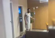 Filha de Henrique questiona por que pai está de vestido após cirurgia