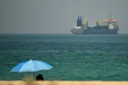 Fim de cessar-fogo no Oriente Médio eleva petróleo em 5,2% e pressiona Brasil
