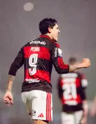 Flamengo goleia Chapecoense por 4 a 0 com dois gols de Pedro