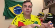 Flávio Bolsonaro alega perseguição e compara situação à do pai