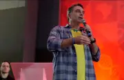 Flávio Bolsonaro critica imprensa após novas revelações sobre Vorcaro