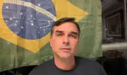 Flávio Bolsonaro diz que pai lhe passará faixa presidencial