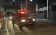 Flávio Bolsonaro retarda PL contra lavagem em combustíveis