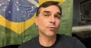 Flávio Bolsonaro troca marqueteiros em campanha para o Senado