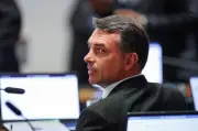 Flávio Bolsonaro vai a Washington em audiência do USTR sobre tarifas de 25%