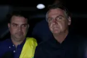 Flávio quer conversar com Bolsonaro sobre operação da PF e viagem aos EUA