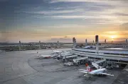 Fragmento de drone encontrado em avião no Galeão, no Rio