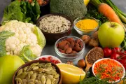 França: deputado propõe lei para 100 alimentos saudáveis a preço de custo