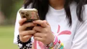 França proíbe redes sociais para menores de 15 anos em medida inédita na UE