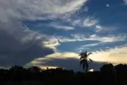 Frente fria chega a MS com chuva e risco de temporais no sábado