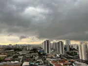 Frente fria chega a SP: chuva, vento e queda de temperatura neste domingo