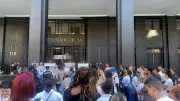 Funcionários do Rio Sem LGBTfobia protestam por salários atrasados