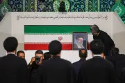 Funeral de Ali Khamenei começa em Teerã com autoridades estrangeiras