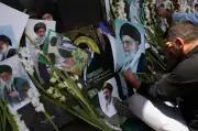 Funeral de Khamenei reúne multidões em Teerã com apelos de vingança