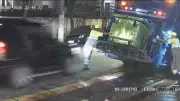 Garis de SP paralisam coleta de lixo após morte de colega atropelado