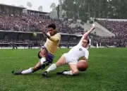 Garrincha: o anjo de pernas tortas que encantou o Brasil e o mundo