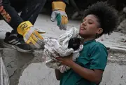 Gato resgatado com vida um mês após terremoto na Venezuela