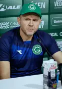 Goiás deixa vitória escapar e empata com CRB na Série B