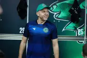 Goiás vence Ponte Preta e sobe na Série B; Mozart exalta elenco