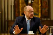Governador interino do Rio quer cortar R$ 5 bi e reduzir secretarias