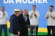 Governador interino do RJ chora ao agradecer Lula por apoio social