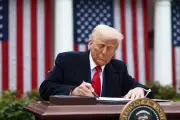 Governo brasileiro repudia extensão de tarifas de Trump, já anuladas pela Suprema Corte