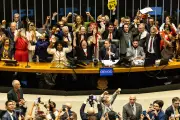 Governo lista 17 atividades com regras específicas para fim da escala 6x1