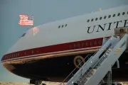 Governo Trump intima jornalistas do NYT após reportagem sobre avião do Catar