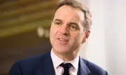 Guerra EUA-Irã causa 'choque adicional' na economia do Brasil, diz Niall Ferguson
