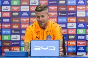 Guido Herrera é apresentado no Bahia e projeta disputa saudável com Ronaldo