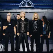 Há 40 anos, hit do Bon Jovi embala pausas para hidratação na Copa