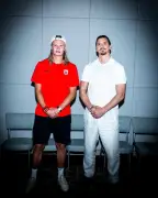 Haaland e Ibrahimovic brincam sobre cabelos após eliminação na Copa
