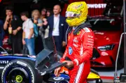 Hamilton atropela mecânico da Ferrari nos boxes do GP da Bélgica