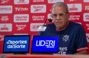 Hélio dos Anjos rebate Dodô e diz que jogador 'abandonou' o Náutico