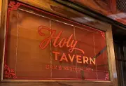 Holy Tavern: crítica ao hambúrguer de R$ 250 e falhas técnicas