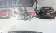 Homem baleado em estacionamento de supermercado no Recreio dos Bandeirantes