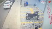 Homem furta bicicleta em academia de Governador Valadares; câmera flagra ação