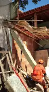 Homem morre em desabamento de casa em Pedra de Guaratiba, no Rio