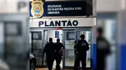 Homem preso após agredir ex com capacete e tentar atropelar pessoas em Uberaba