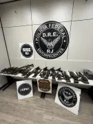 Homem preso com 16 fuzis e 4 pistolas na Via Dutra, em Barra Mansa