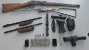 Homem é preso com arsenal em oficina clandestina de armas em SP