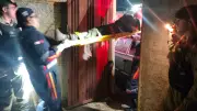Homem é resgatado por PMs durante incêndio em Monte Carmelo