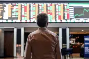 Ibovespa fecha em alta de 2,44% com Vale e Petrobras; dólar cai a R$ 5,05
