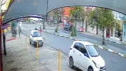 Idosa de 71 anos morre atropelada por moto em Bragança Paulista; condutor foge