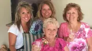 Idosa de 82 anos lidera campanha e muda lei para permitir happy hour em asilos em Minnesota