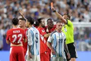 IFAB critica VAR em expulsão de Embolo por simulação na Copa 2026