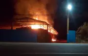 Incêndio atinge fábrica de cerâmica em Campos dos Goytacazes