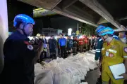 Incêndio em bar de Bangkok mata 28; banda Thotsakan perde 3 integrantes
